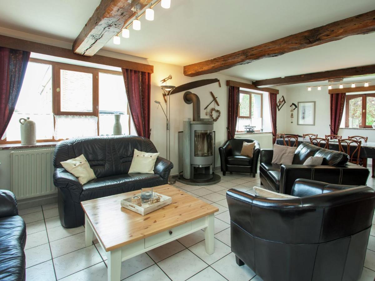 Spacious Holiday Home In Humain With Garden マルシュ・アン・ファメンヌ エクステリア 写真