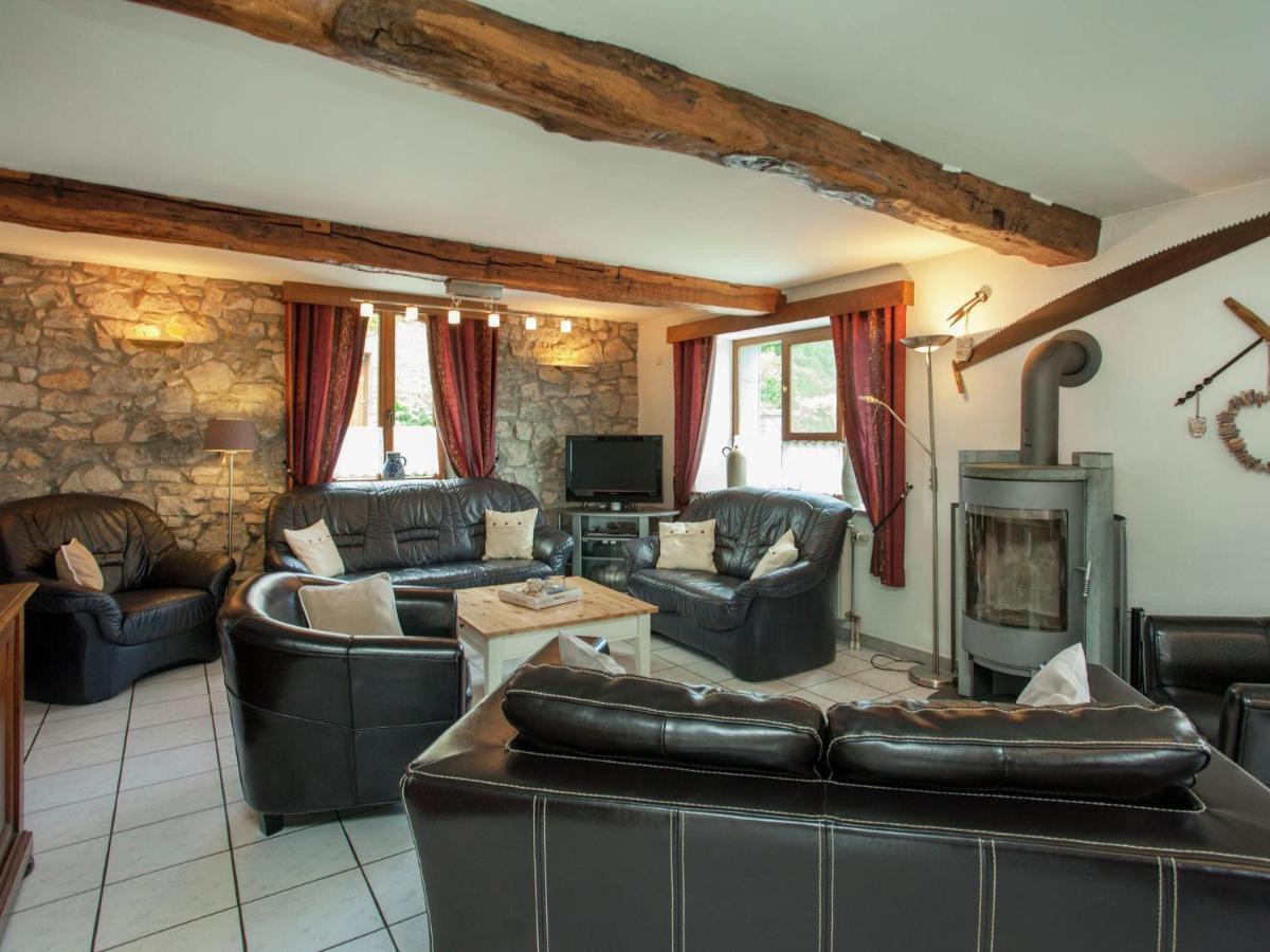 Spacious Holiday Home In Humain With Garden マルシュ・アン・ファメンヌ エクステリア 写真