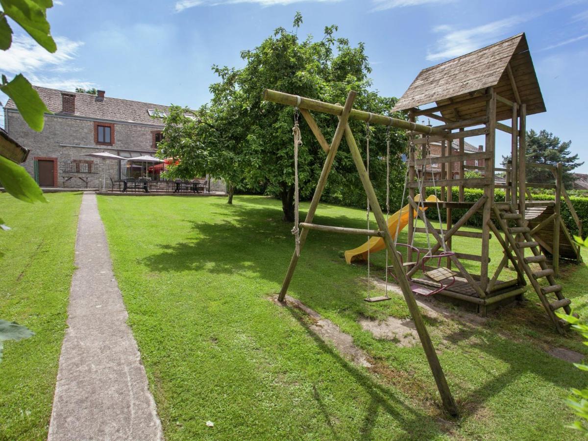 Spacious Holiday Home In Humain With Garden マルシュ・アン・ファメンヌ エクステリア 写真