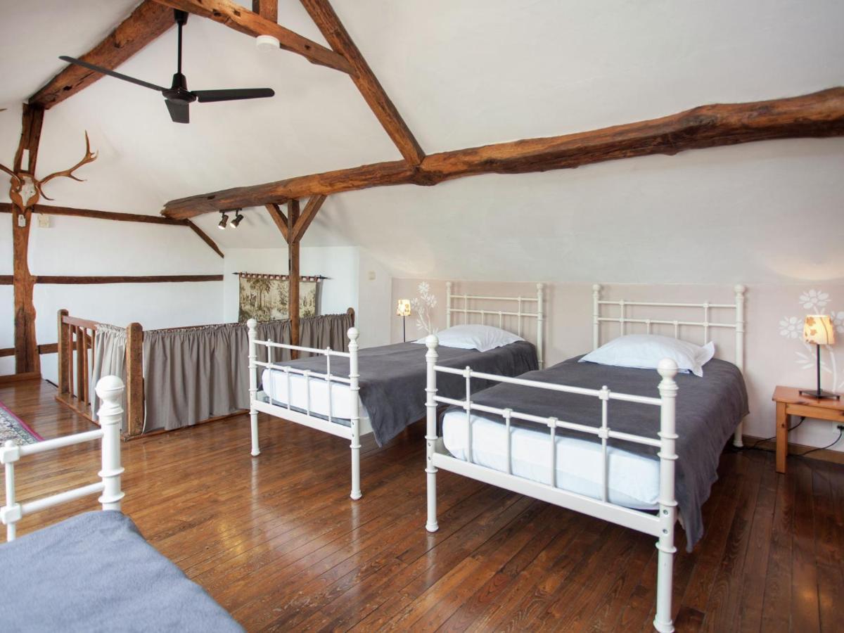Spacious Holiday Home In Humain With Garden マルシュ・アン・ファメンヌ エクステリア 写真