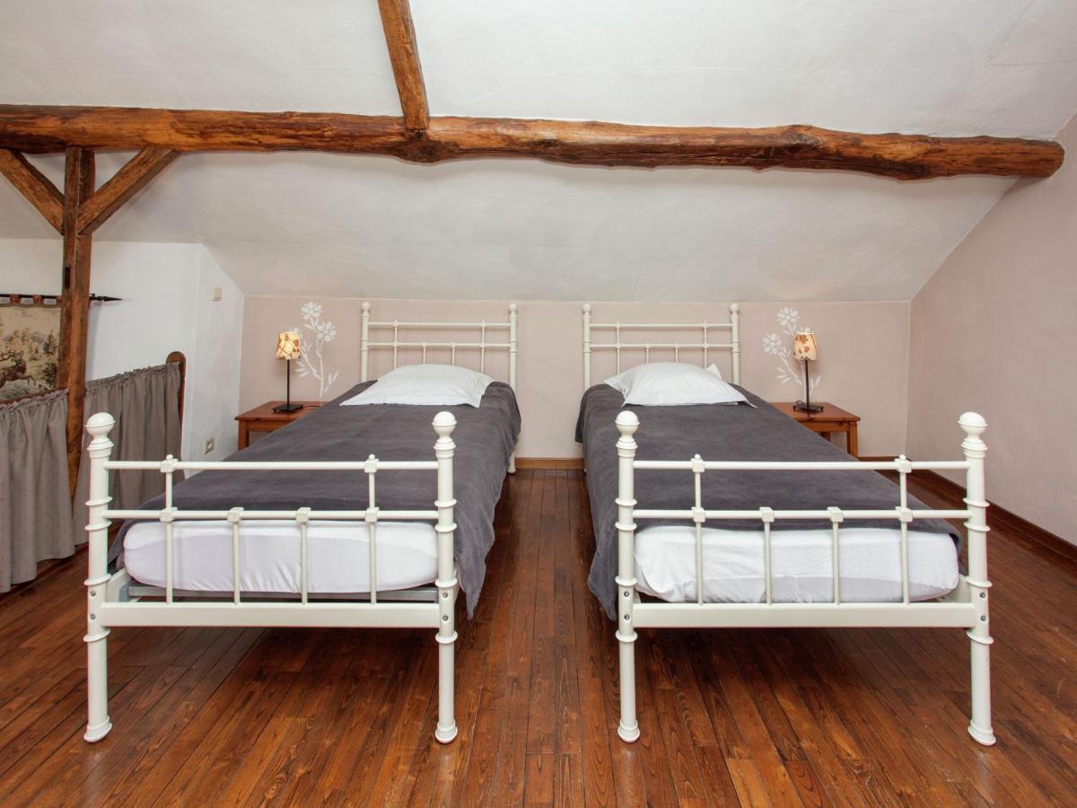 Spacious Holiday Home In Humain With Garden マルシュ・アン・ファメンヌ エクステリア 写真