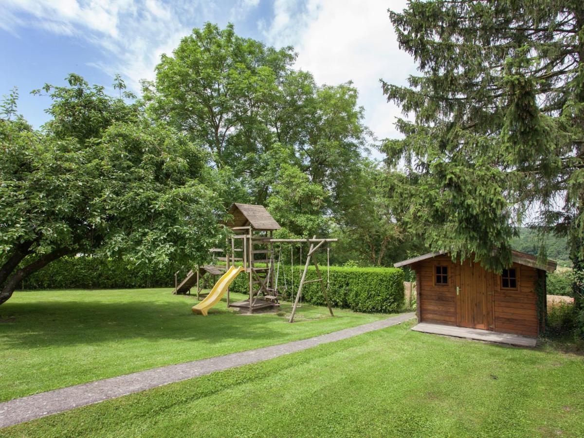 Spacious Holiday Home In Humain With Garden マルシュ・アン・ファメンヌ エクステリア 写真