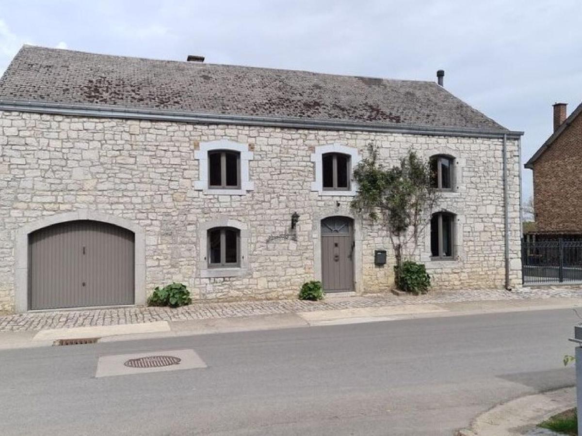 Spacious Holiday Home In Humain With Garden マルシュ・アン・ファメンヌ エクステリア 写真