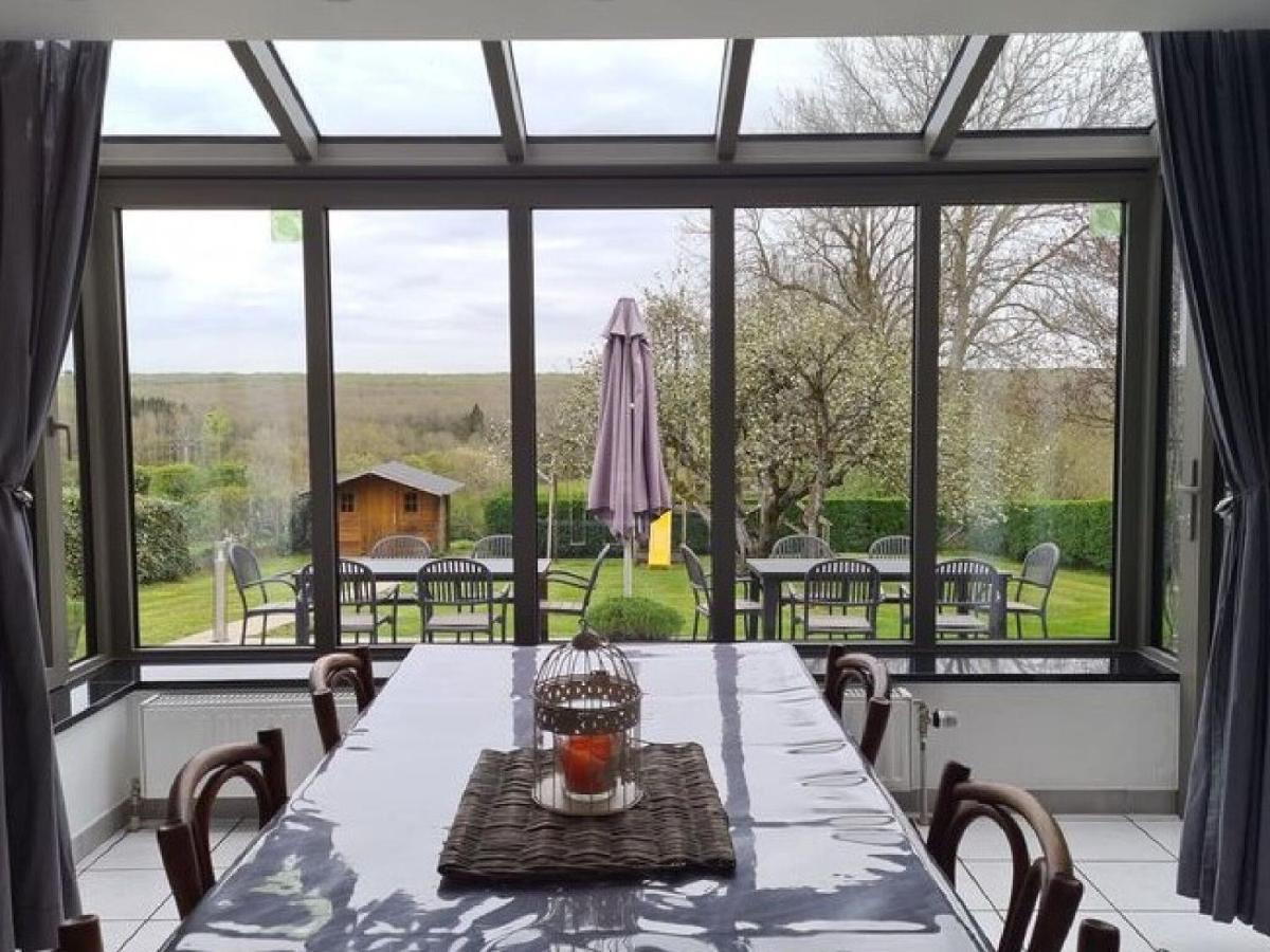 Spacious Holiday Home In Humain With Garden マルシュ・アン・ファメンヌ エクステリア 写真